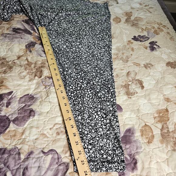Like New Lululemon Align High Rise Crop Venture Floral Alpine Black White Sz 20 - Picture 4 of 14